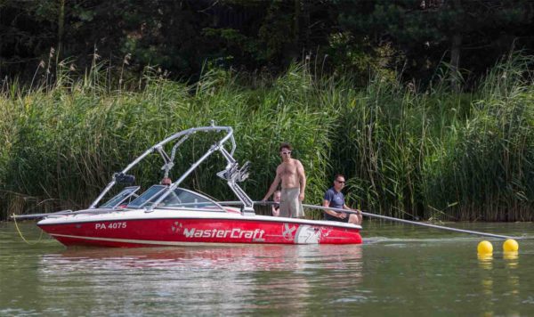 Slalom de ski nautique en région parisienne sur la Marne au SNC
