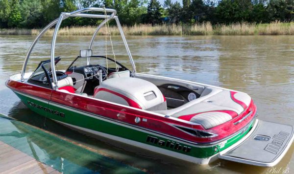 Ski nautique slalom le bateau de ski du Club SNC Malibu Response TXi