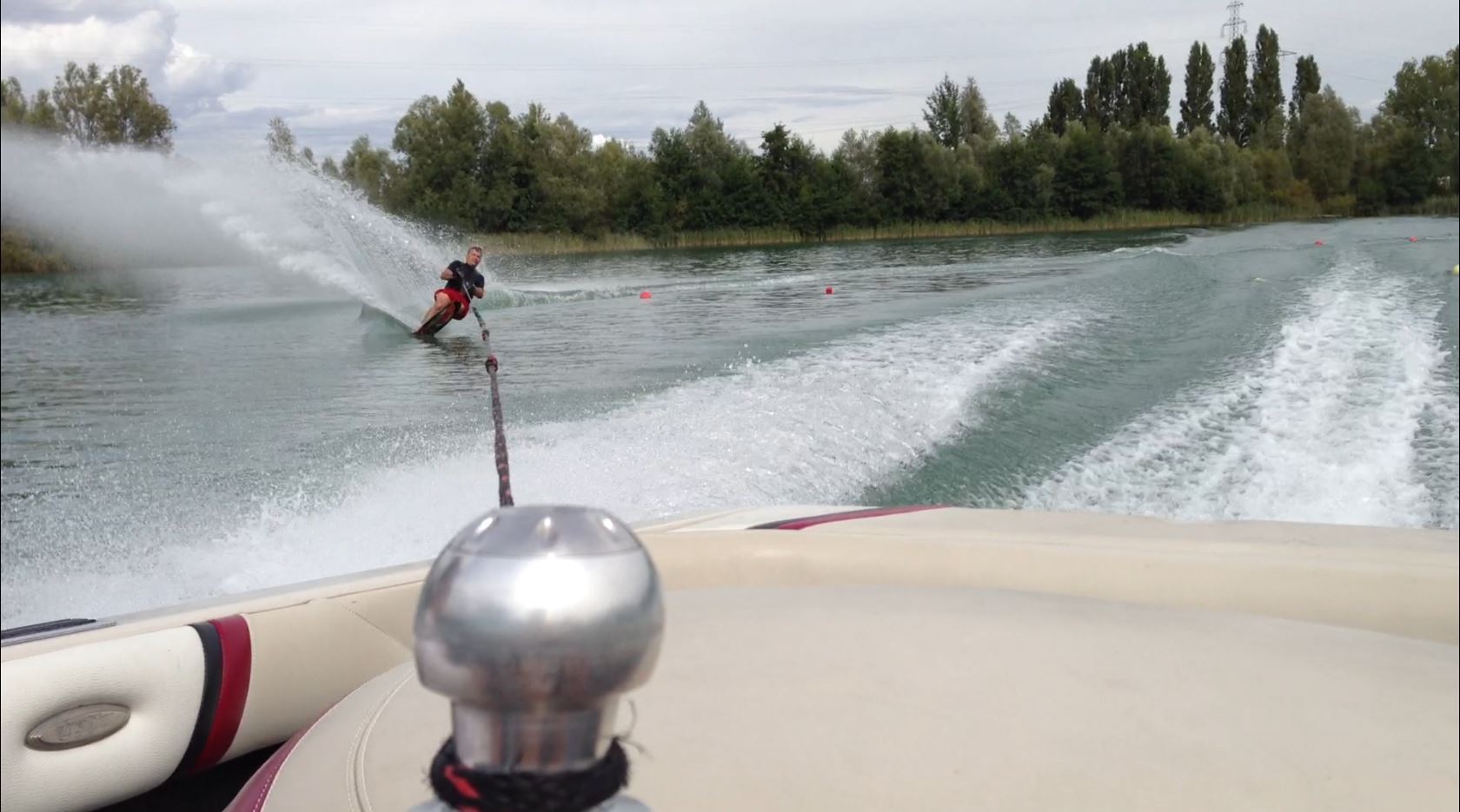 Apprenez à sortir de l'eau en ski nautique avec nos conseils en 6 étapes !